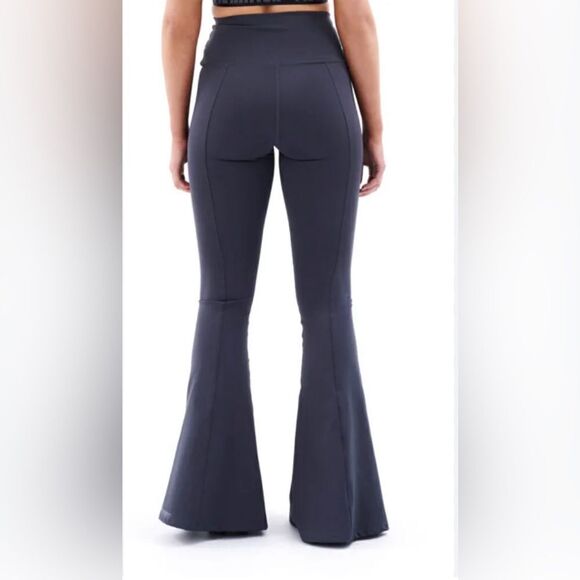 P.E Nation Full Force flared Leggings with split hem zip dark shadow gray NWT. M - Picture 2 of 13